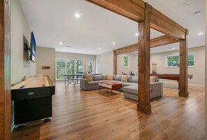 Living area - Paxwood, Luxury Home for 16 (Dawsonville)
