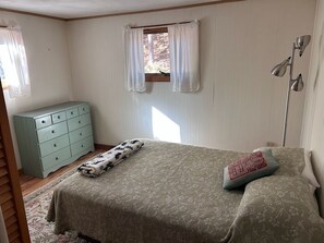 3 bedrooms, iron/ironing board, free WiFi, bed sheets - Lakefront Cabin/Cottage for Family Fun on Balch Lake! (Newfield)