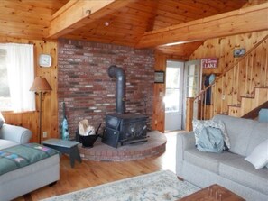 Smart TV, fireplace, books - Lakefront Cabin/Cottage for Family Fun on Balch Lake! (Newfield)