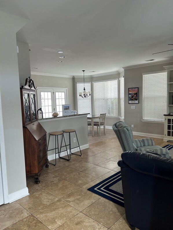 Interior - Pond View near Old Town Bluffton (Bluffton)