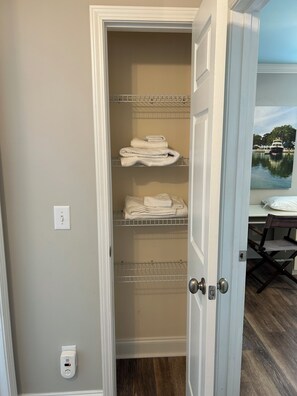 Interior - Pond View near Old Town Bluffton (Bluffton)