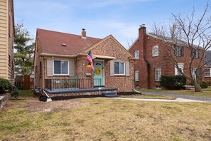 Exterior - Spacious & well designed 3br/1.5ba w/ Fiber Wi-Fi! (Toledo)