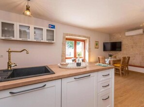 Fridge, oven, dishwasher, coffee/tea maker - The Grandfather Villa – Heated Pool Retreat (Zadar)