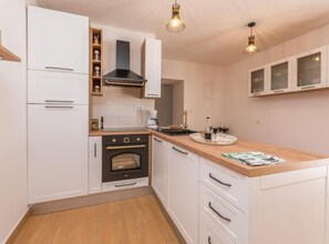 Fridge, oven, dishwasher, coffee/tea maker - The Grandfather Villa – Heated Pool Retreat (Zadar)