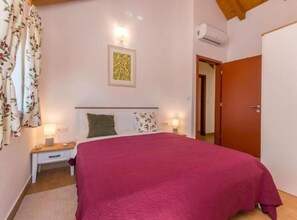 Iron/ironing board, Internet, bed sheets - The Grandfather Villa – Heated Pool Retreat (Zadar)