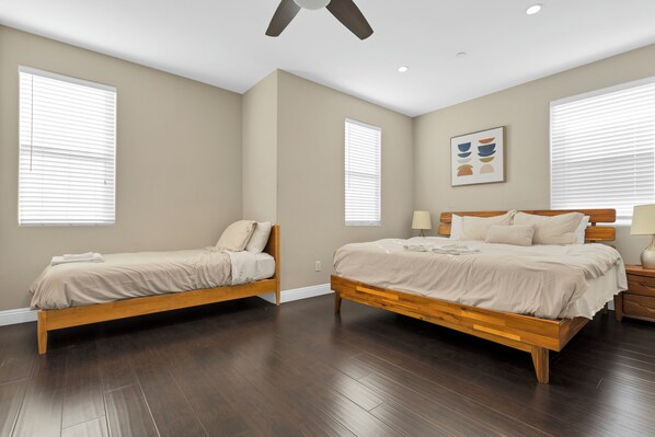 熨斗/熨衣板、WiFi、床单