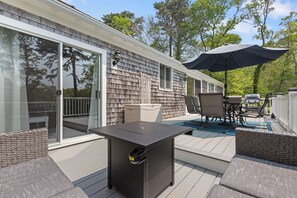 Outdoor dining - Water Views, Dog Friendly, Fire Pit in Brewster (Brewster)