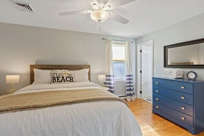 Iron/ironing board, travel cot, free WiFi, bed sheets - Water Views, Dog Friendly, Fire Pit in Brewster (Brewster)