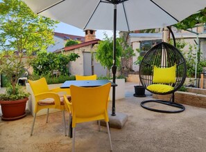 Outdoor dining - Holiday House Emma - Two Bedroom Holiday Home With Terrace (Šibenik)