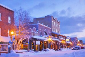 Exterior - 4 BR / 3.5 BA Home Near Downtown Truckee & Skiing! (Truckee)
