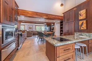 Fridge, microwave, oven, stovetop - Spacious 5 BR / 4.5 BA Alpine Meadows Getaway! (Alpine Meadows)