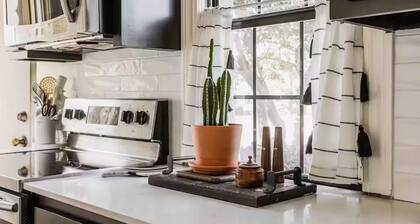 Cozy Historical Home, Walk to Downtown Edmond