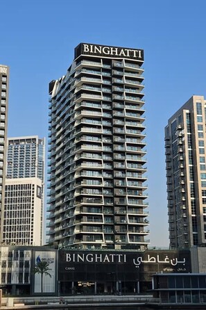 Exterior - Chic 1BR with Private Terrace & Burj Khalifa Skyline View | 4 Guests (Dubai)