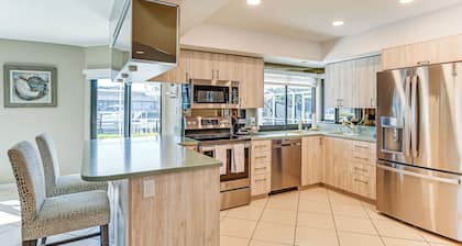 2 Mi to Public Beach: Marco Island Home w/ Dock