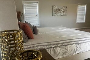 4 bedrooms, iron/ironing board, WiFi, bed sheets