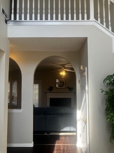 Sleek Chateau Residence: 4BR Modern Hideaway in Jonesboro