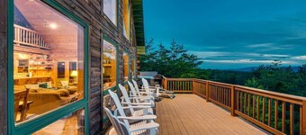 Mountain Cabin w/40 Acres, Hot Tub, FirePit & More