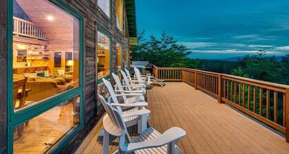Mountain Cabin w/40 Acres, Hot Tub, FirePit & More