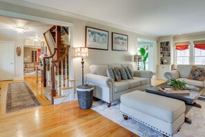 TV, fireplace, video games, video library - Pond + Gazebo: Expansive Hudson Valley Escape! (Goshen)