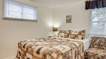 2 bedrooms, desk, internet, bed sheets