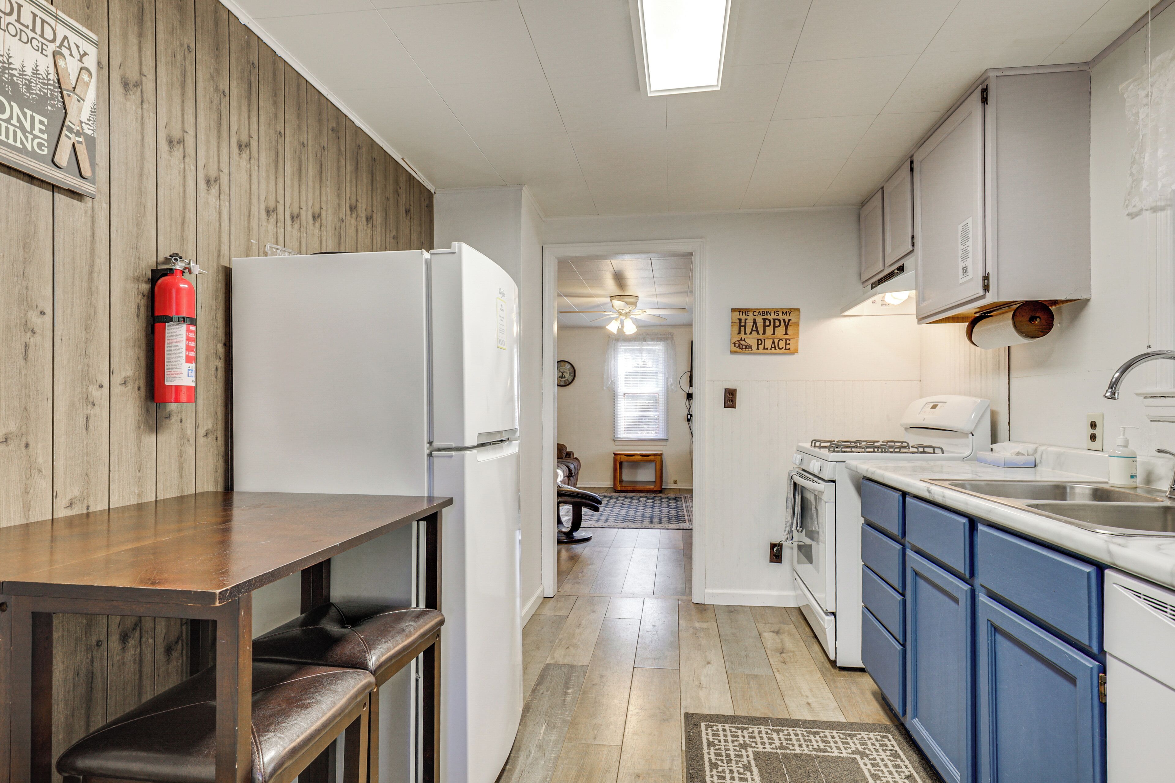 Réfrigérateur, micro-ondes, plaque de cuisson, lave-vaisselle