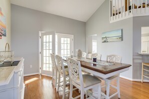 Dining - 2 Mi to Bethany Beach: Family Retreat w/ Sunroom! (Ocean View)