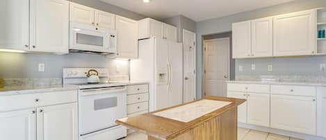 Refrigerador, microondas, parrilla de estufa y lavavajillas