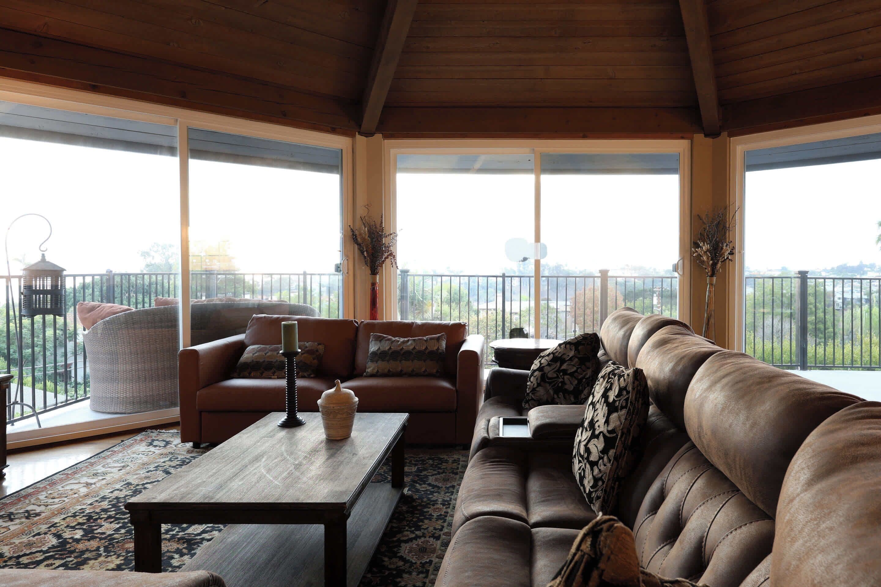 Televisión, chimenea, videojuegos, oficina