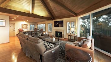 TV, lareira, videogames, escritórios