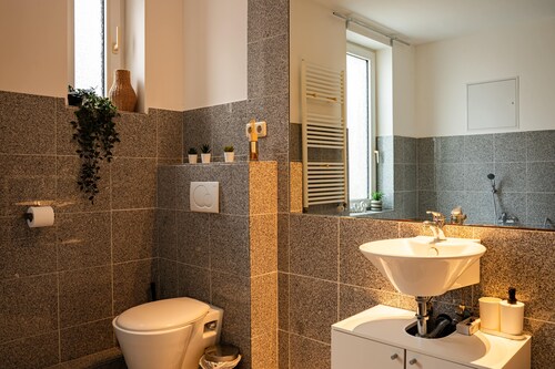 Luxus-Apartment mit Badewanne, Regendusche & schnellem WLAN