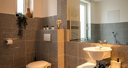 Luxus-Apartment mit Badewanne, Regendusche & schnellem WLAN