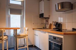 Private kitchen - Luxury apartment with bathtub, rain shower & fast WiFi (Bremerhaven)