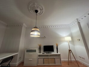 Interior - Luxury apartment with bathtub, rain shower & fast WiFi (Bremerhaven)