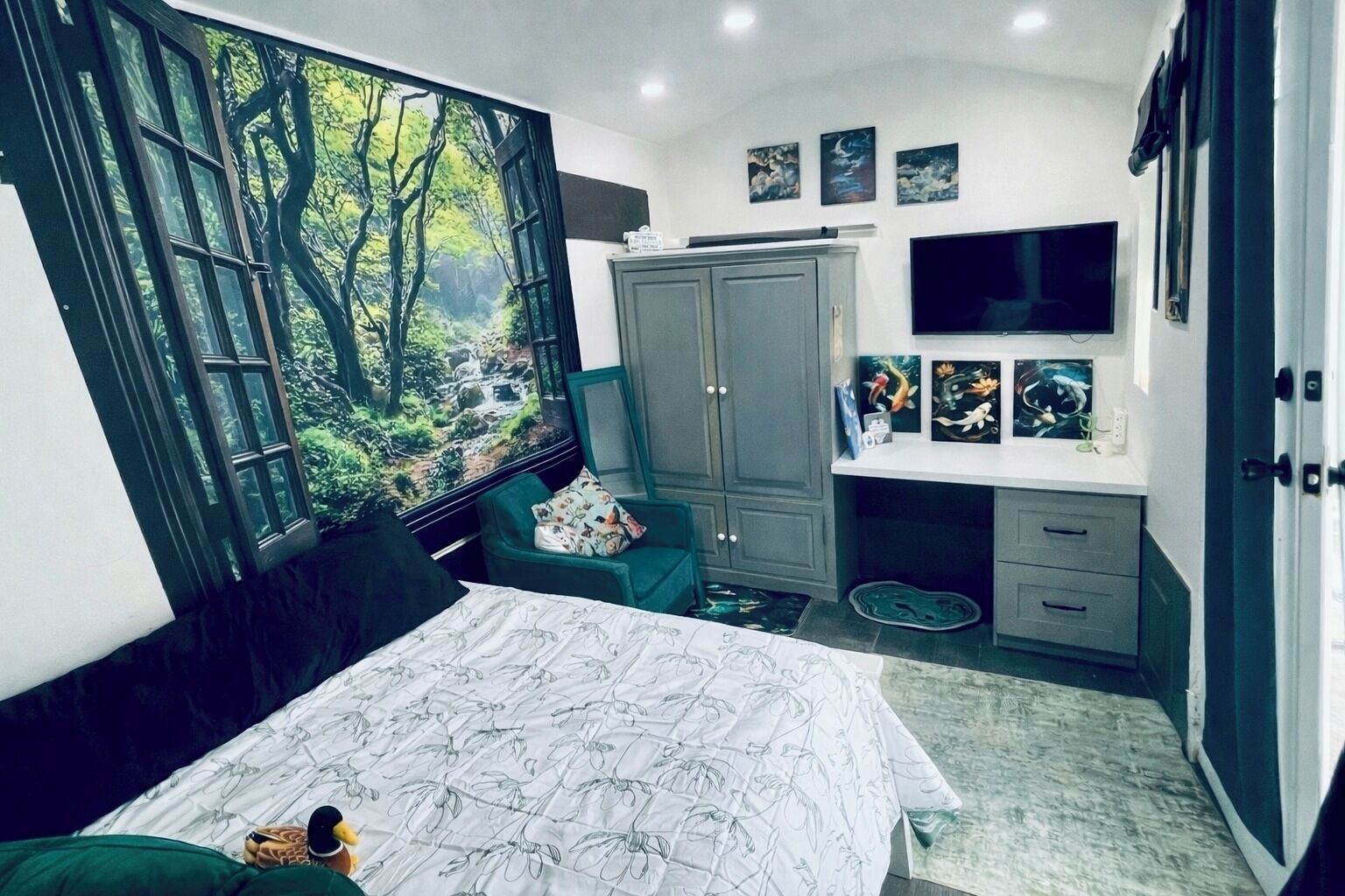 2 多间卧室、客房内保险箱、办公桌、熨斗/熨衣板