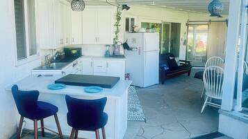 Fridge, microwave, stovetop, coffee/tea maker