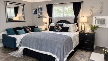 2 bedrooms, in-room safe, desk, iron/ironing board