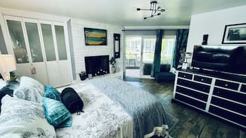 2 bedrooms, in-room safe, desk, iron/ironing board