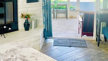 2 bedrooms, in-room safe, desk, free WiFi