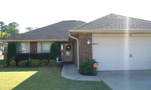 Exterior - Space Station: Hub to Everything Huntsville!/Fire Pit/Fiber Internet/EV Charger! (Huntsville)