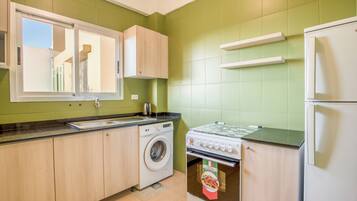 Apartment, 2 Bedrooms, Balcony, City View | Private kitchen