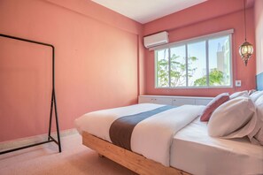 ستائر تعتيم ومكواة/لوح كي وواي فاي مجانًا