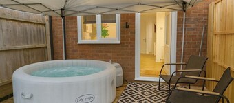 Cambridge Luxury 3BR Hot Tub Escape Sleeps 10