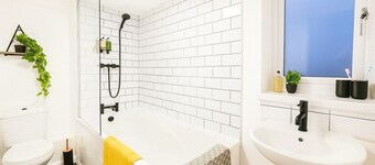 Cambridge Luxury 3BR Hot Tub Escape Sleeps 10