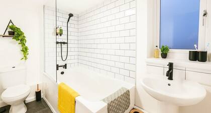 Cambridge Luxury 3BR Hot Tub Escape Sleeps 10
