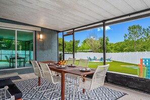 Outdoor dining - Tropical Play Oasis W / Pool, Firepit, & Bowling (Seminole)