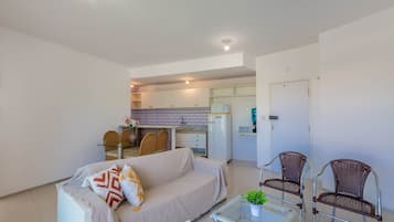 Basic Apartment | Living area