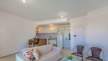 Basic Apartment | Living area