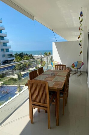 Outdoor dining - Luxury Beachfront with direct access to the beach (Cartagena de Indias)