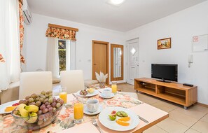 Dining - 1 bedroom cozy apartment in Palit (Palit)