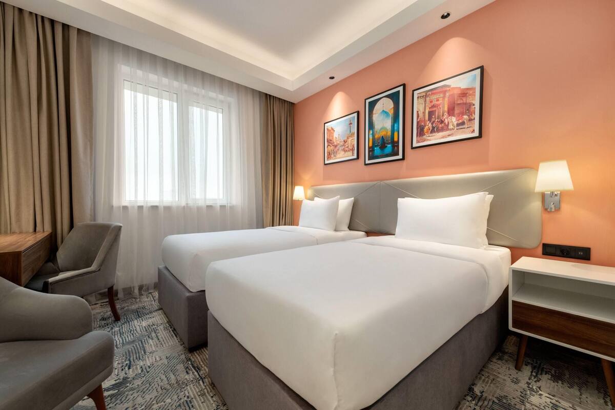 Room, 2 Single Beds, Non Smoking | In-room safe, blackout curtains, free WiFi